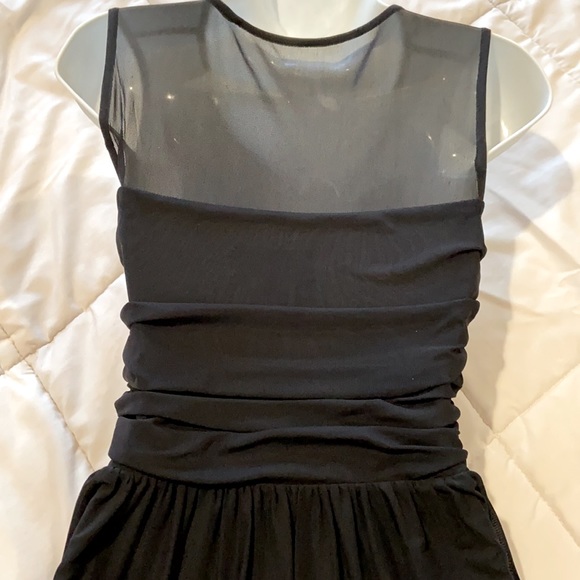 Beautiful black dress with sheer shoulders. Size medium - Picture 4 of 7